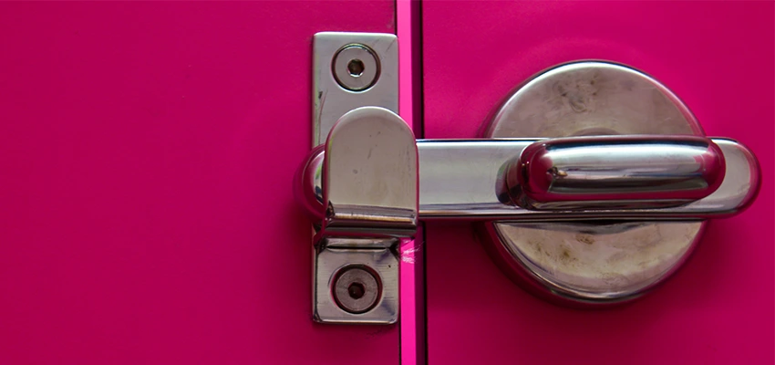 Childproof Gate Lock in Shafter, California